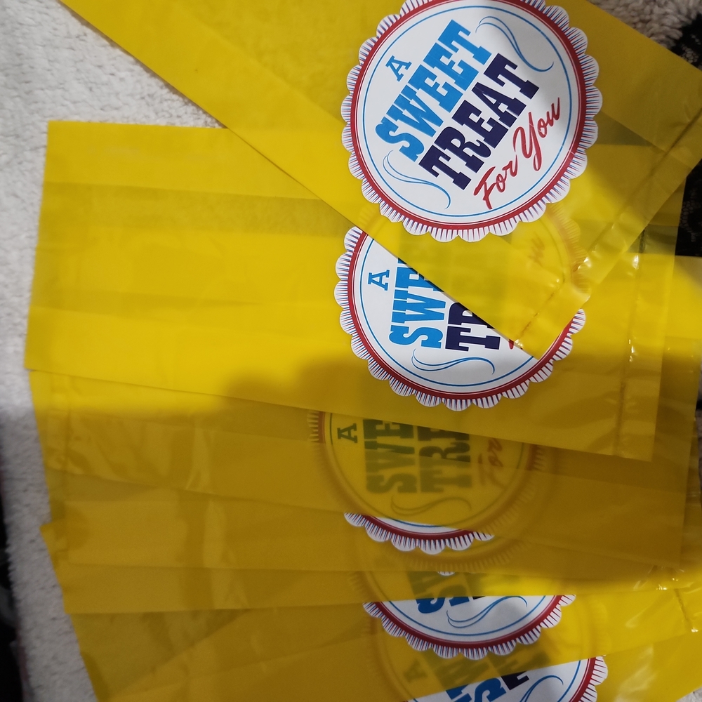 Plastic Loot bags with sticker labels on then (6ct)